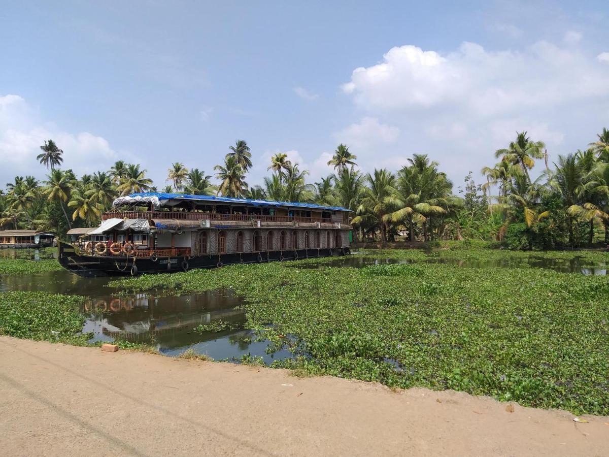 Garggi Kumarakom Village Homestay Luaran gambar