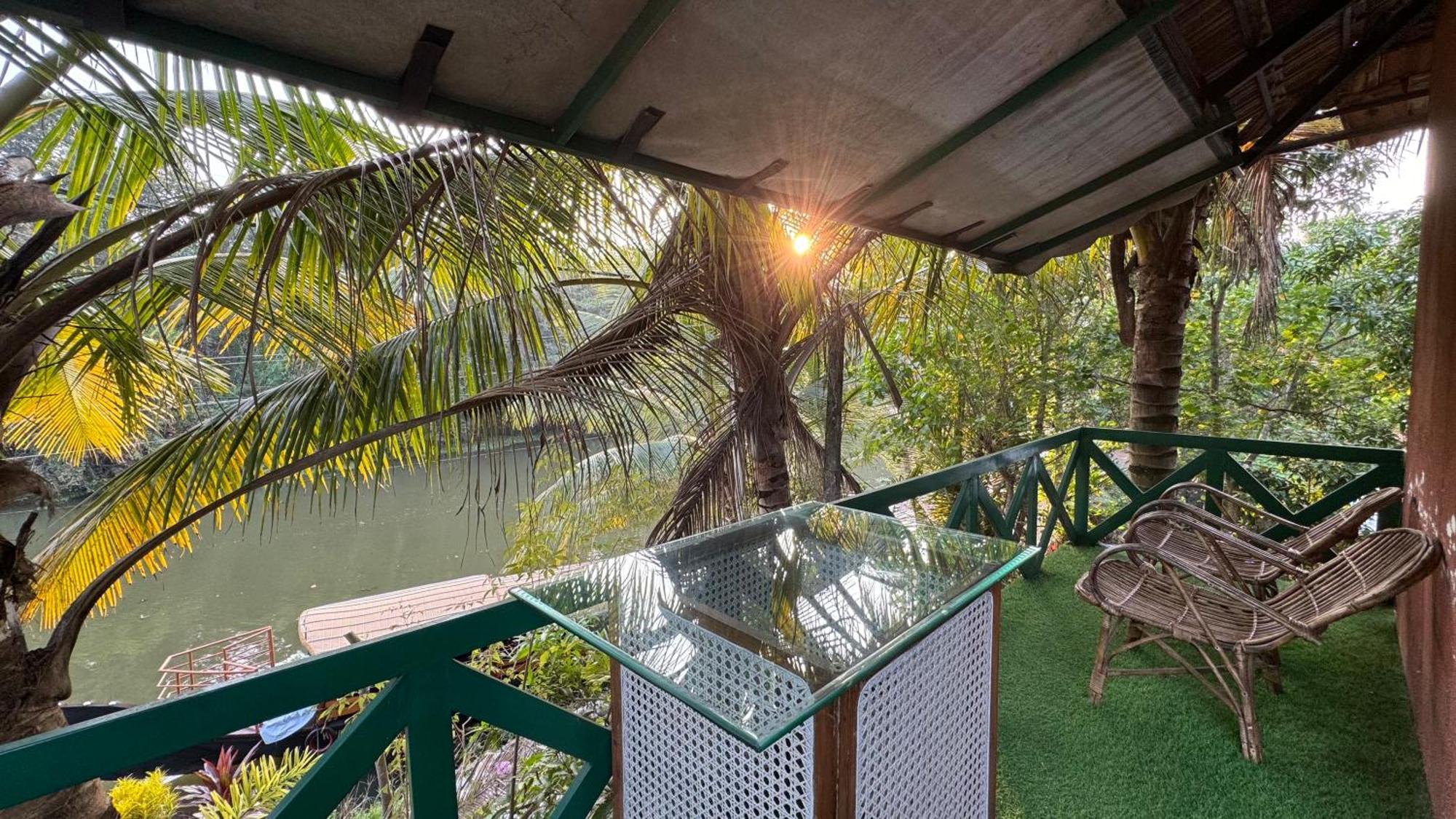 Garggi Kumarakom Village Homestay Luaran gambar